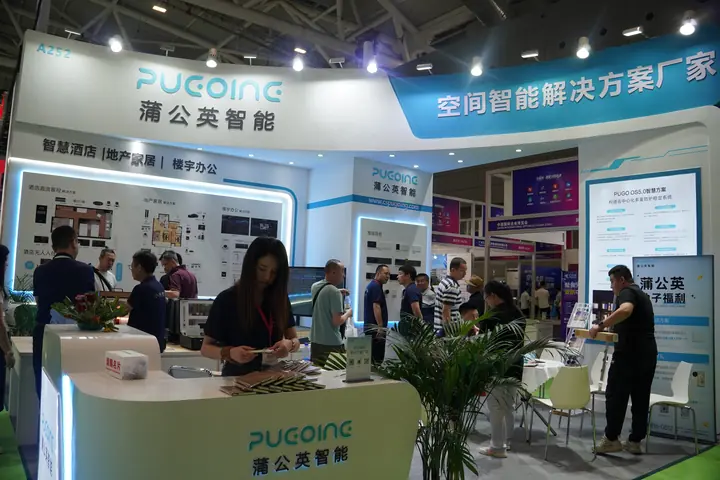 The PUGOING booth with visitors at the reception counter and product displays